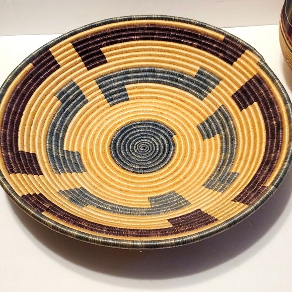 African Rwandan Tutsi Lidded Basket Hand Woven Basket with Geometric Design - Picture 2 of 11